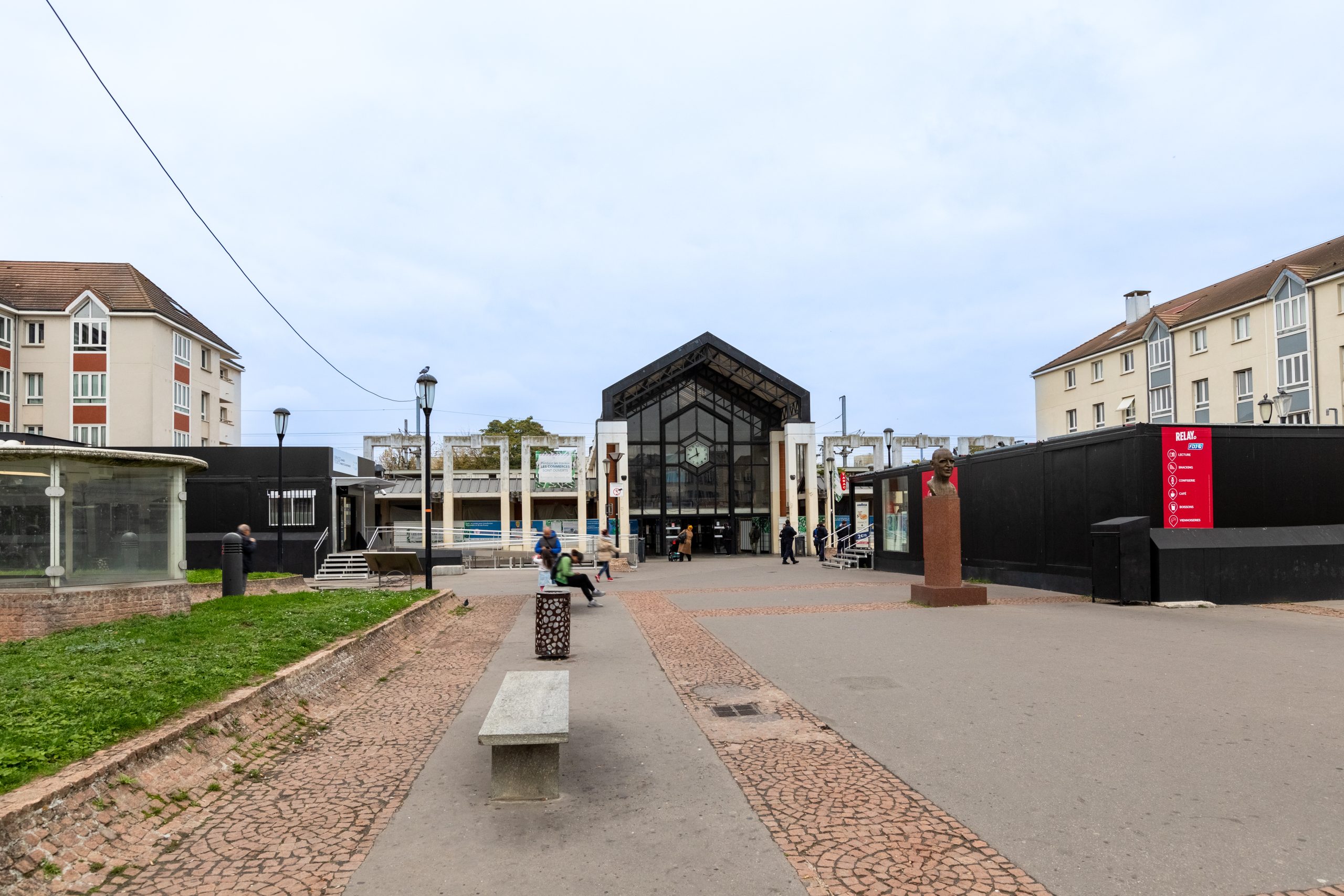 Parvis de la gare